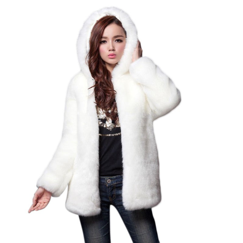 Casaco Feminino Peluciado Com Capuz