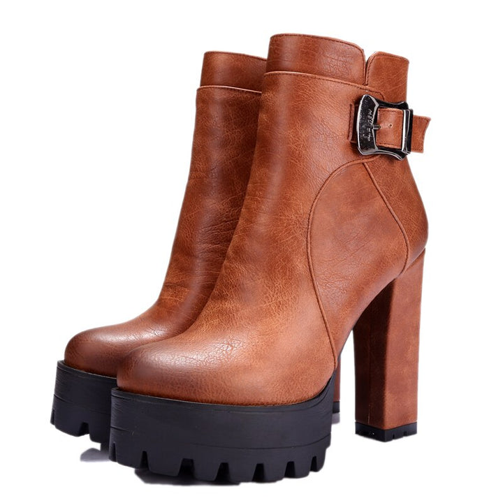 Ankle Boot Tratorada Com Fivela