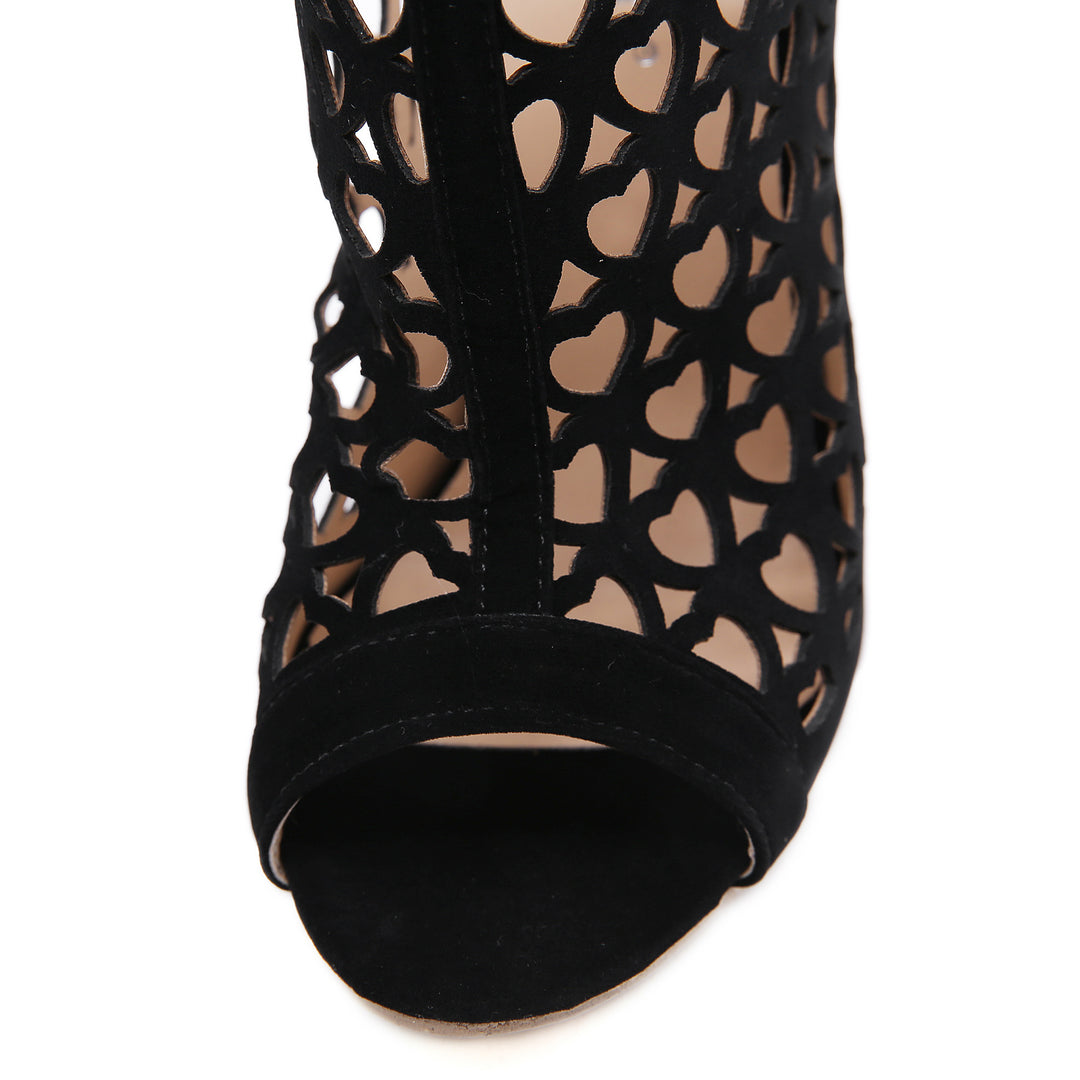 Open Boot Corações Vazados Salto Alto