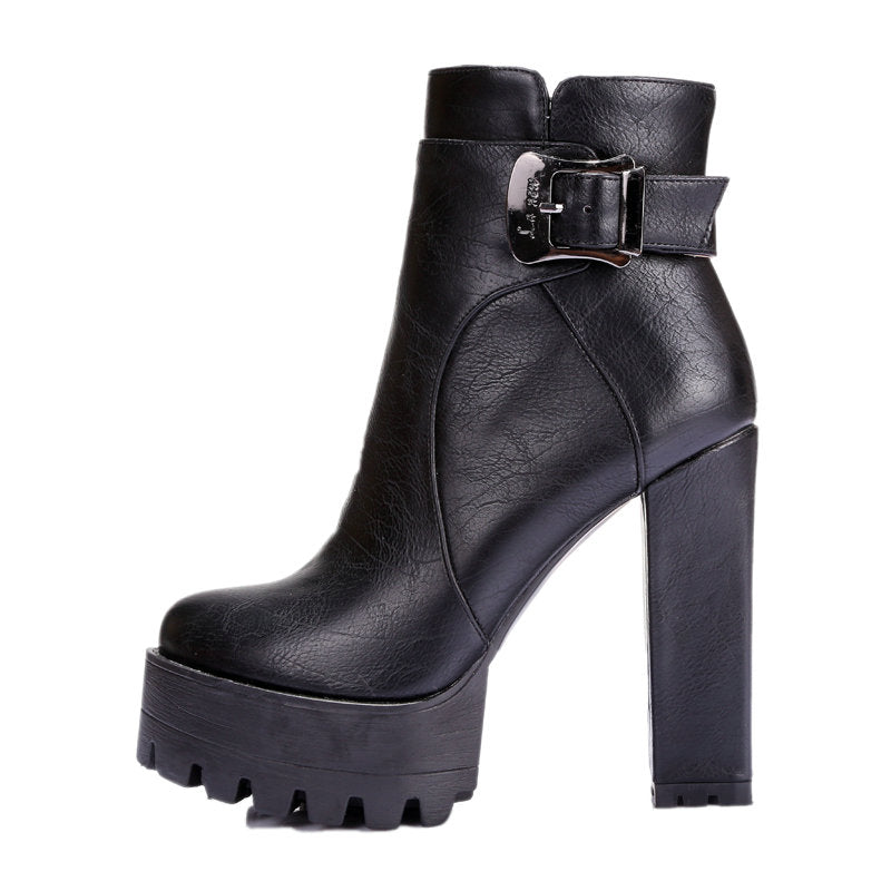 Ankle Boot Tratorada Com Fivela
