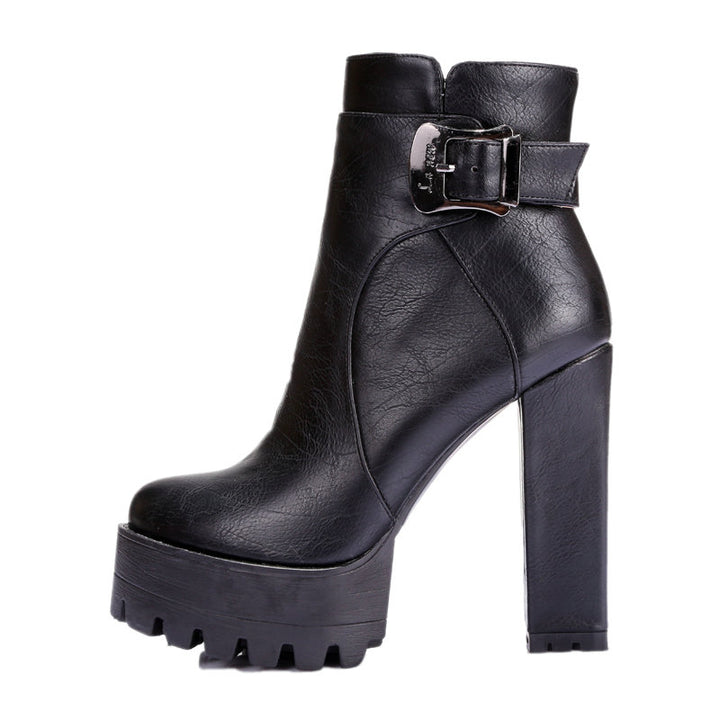 Ankle Boot Tratorada Com Fivela