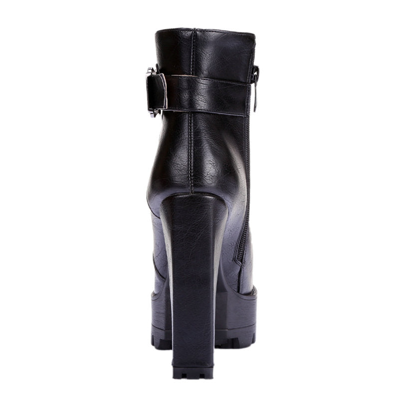 Ankle Boot Tratorada Com Fivela