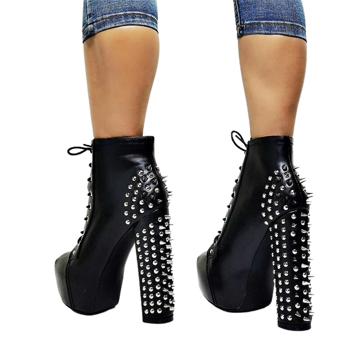 Bota Coturno Plataforma Com Spikes e Tachas