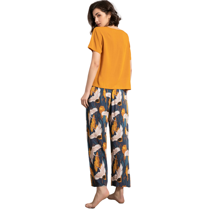 Pijama Camisa Manga Curta e Calça Estampado Cisne