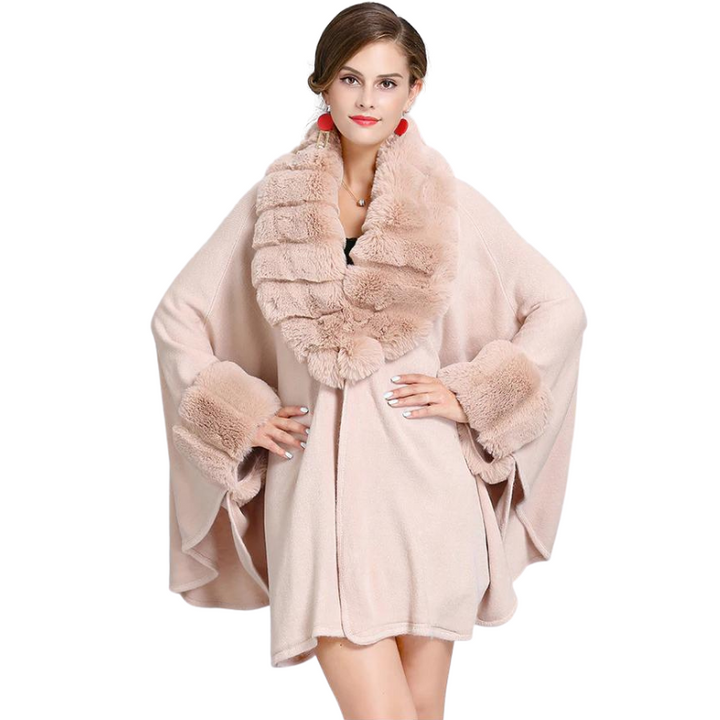 Poncho Viena Com Detalhes em Pelo