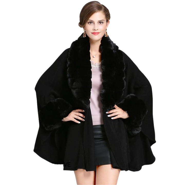 Poncho Viena Com Detalhes em Pelo