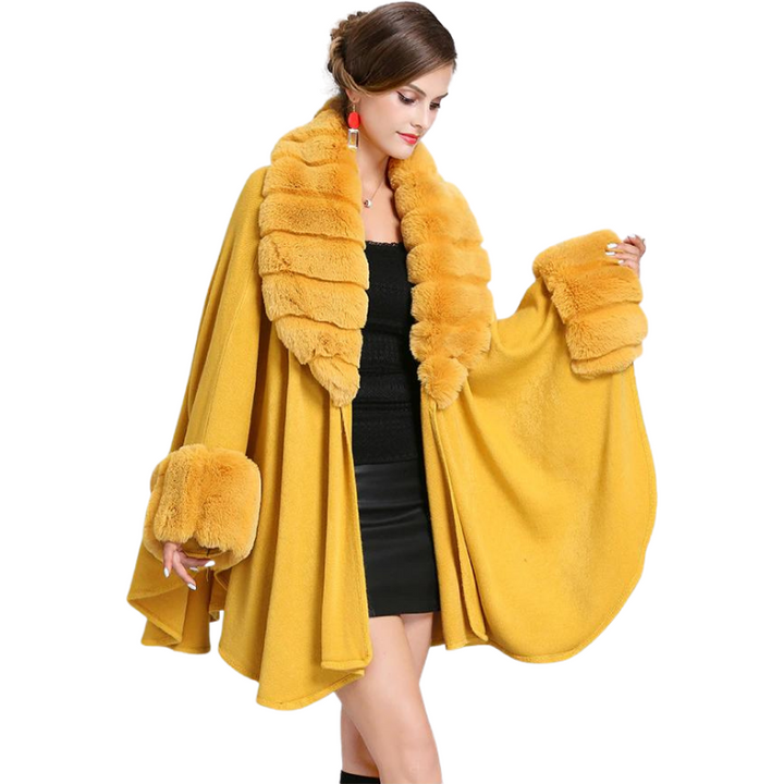 Poncho Viena Com Detalhes em Pelo