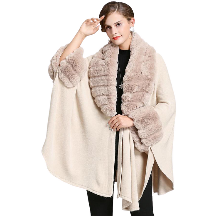 Poncho Viena Com Detalhes em Pelo