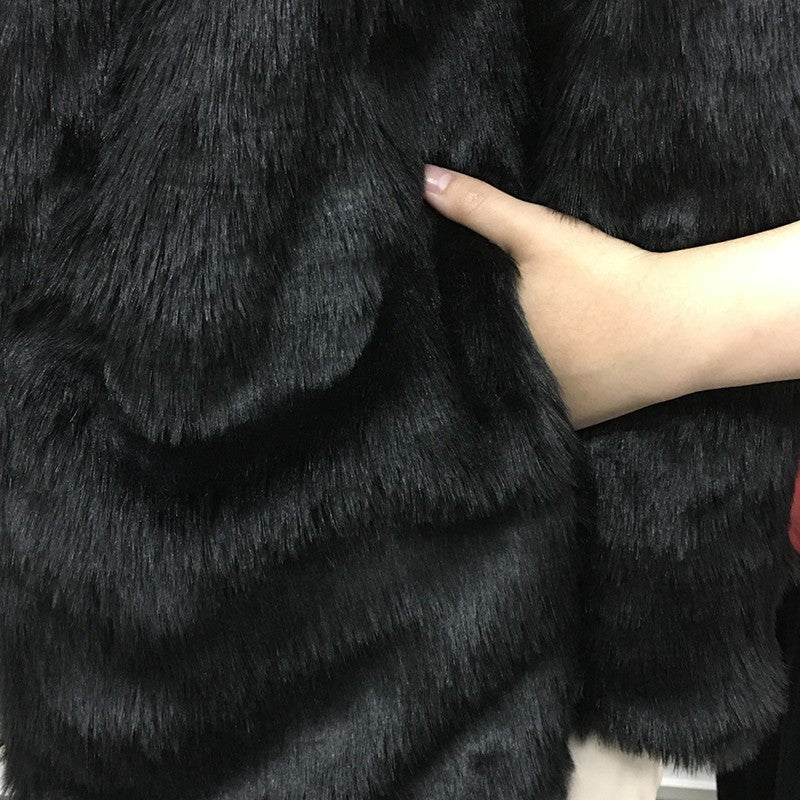 CASACO FEMININO DE PELOS COM CAPUZ - PODEROSA SHOP